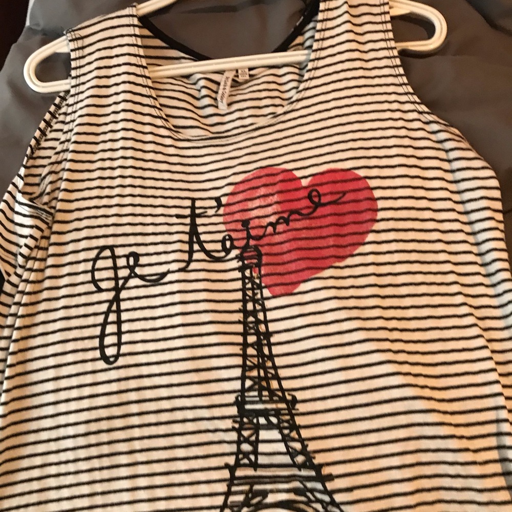 Super fun sleeveless top.